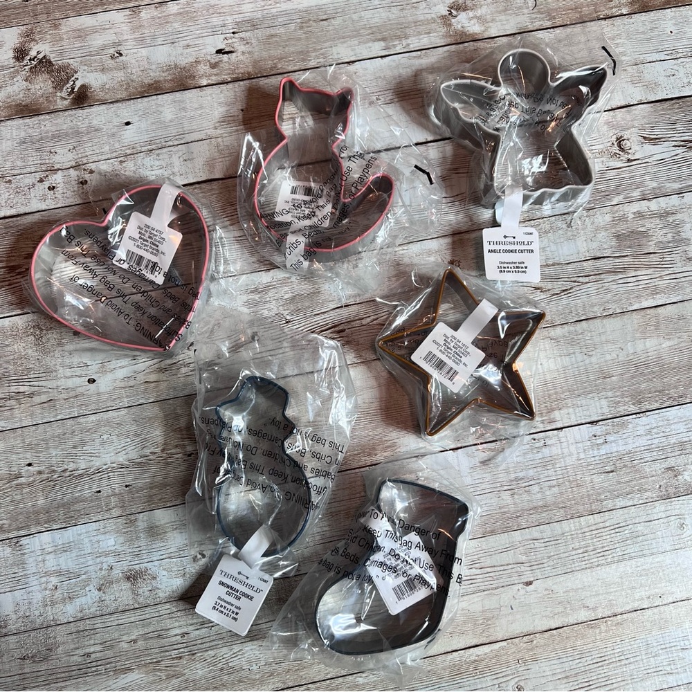 💙Threshold NWT cookie cutters